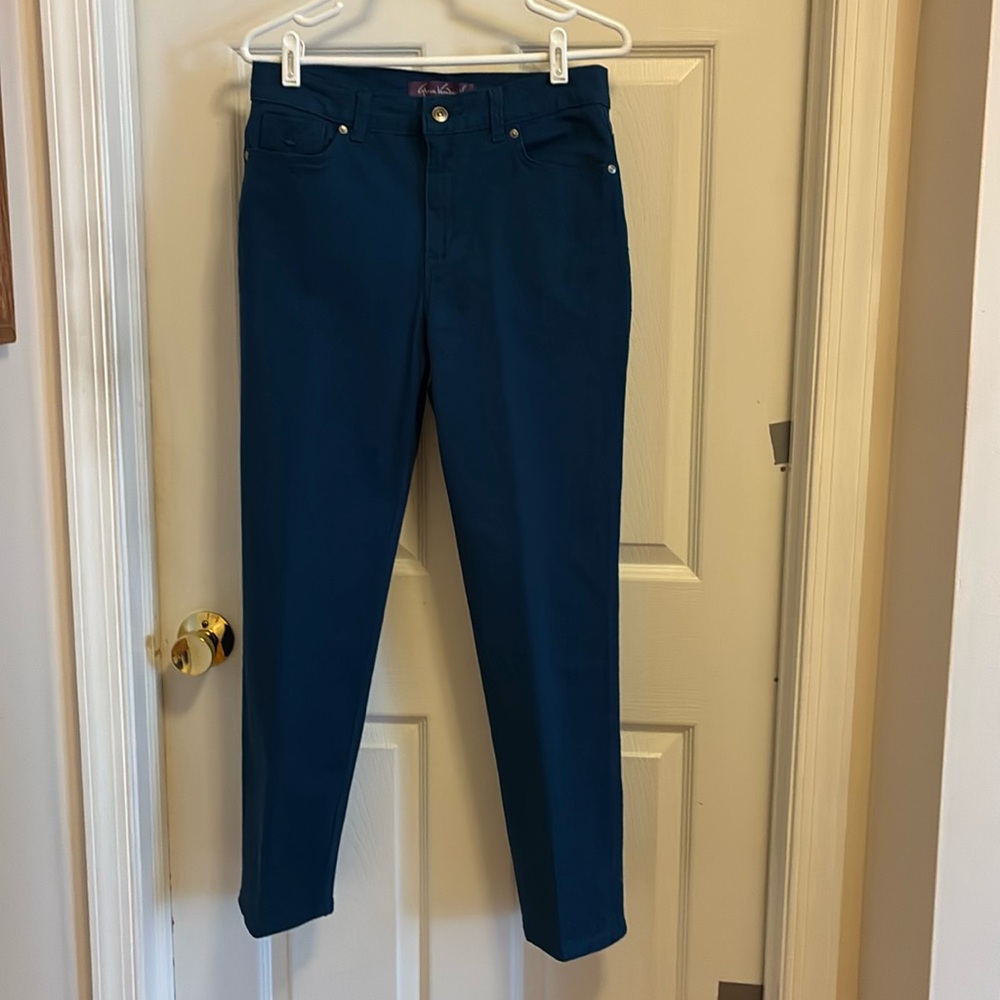 NWOT Size 10 short Amanda jeans. Blue